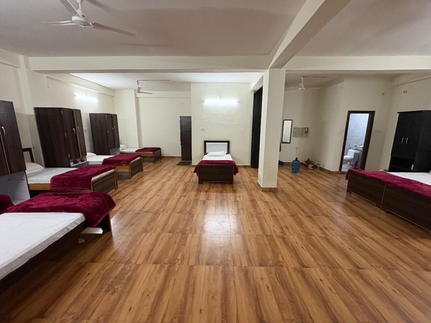 Imagen de la habitación del Hotel AKS Grand Hotel in Varanasi. Foto 8