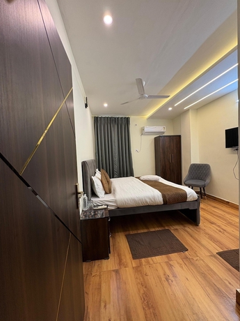 Imagen de la habitación del Hotel AKS Grand Hotel in Varanasi. Foto 10