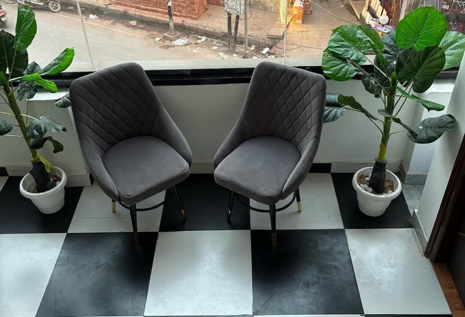 Imagen de los interiores del Hotel AKS Grand Hotel in Varanasi. Foto 14