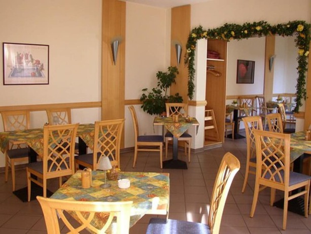 Imagen del bar/restaurante del Hotel AKZENT Parkhotel Trebbin. Foto 2