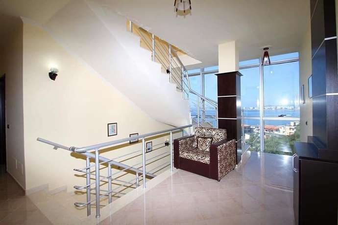 Imagen de los interiores del Hotel AL. Foto 19