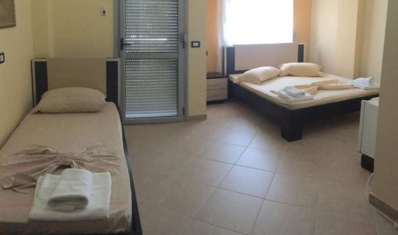 Imagen de la habitación del Hotel AL. Foto 18