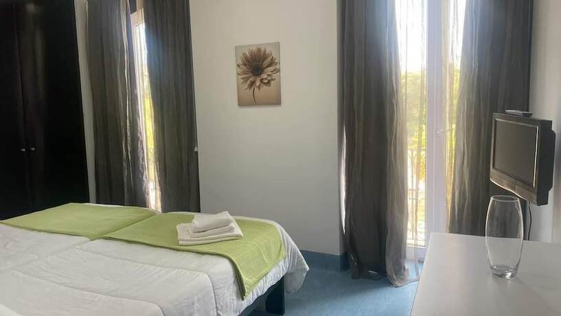 Imagen general del Hotel AL and Snack Bar Éden. Foto 7