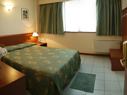 Imagen de la habitación del Hotel ALA. Foto 7