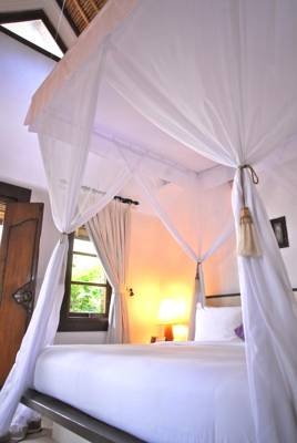 Imagen de la habitación del Hotel ALAM ASMARA DIVE RESORT. Foto 2