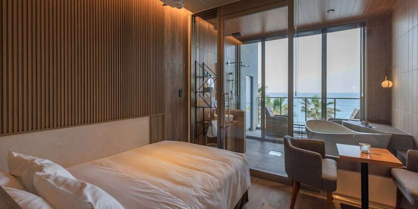 Imagen general del Hotel ALBAHOTELANDGLAMPING. Foto 1