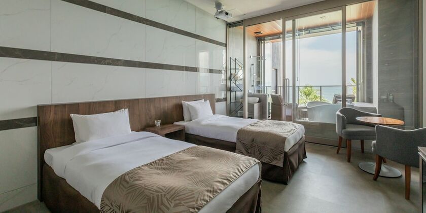 Imagen general del Hotel ALBAHOTELANDGLAMPING. Foto 8