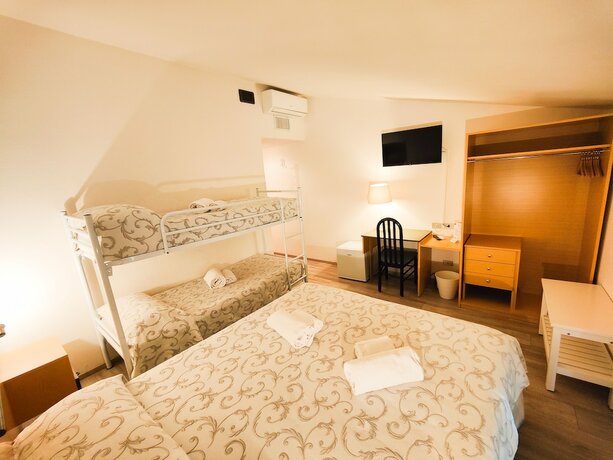 Imagen de la habitación del Hotel ALBERGO BandB TENESI. Foto 11