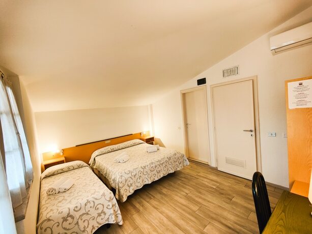 Imagen de la habitación del Hotel ALBERGO BandB TENESI. Foto 14