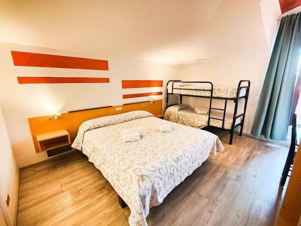 Imagen de la habitación del Hotel ALBERGO BandB TENESI. Foto 16