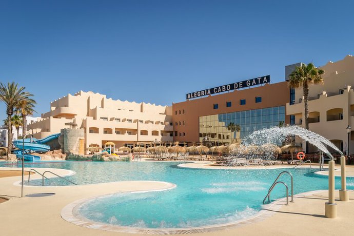 Imagen de la piscina del Hotel ALEGRIA Cabo de Gata Aquafun. Foto 13
