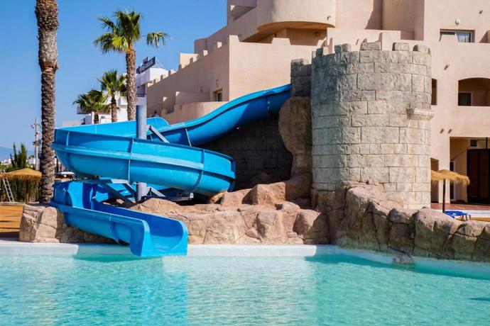 Imagen de la piscina del Hotel ALEGRIA Cabo de Gata. Foto 8