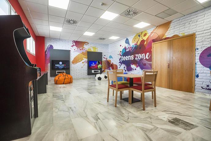 Imagen de los interiores del Hotel ALEGRIA Costa Ballena AquaFUN. Foto 9