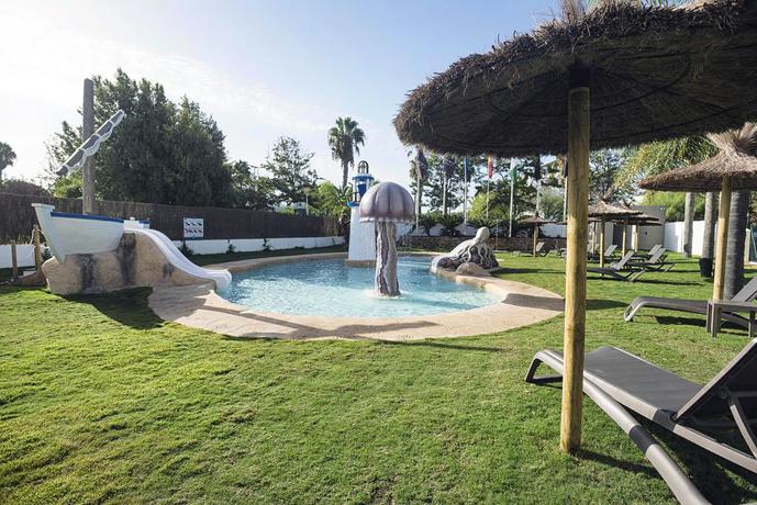 Imagen de la piscina del Hotel ALEGRIA Costa Ballena AquaFUN. Foto 18