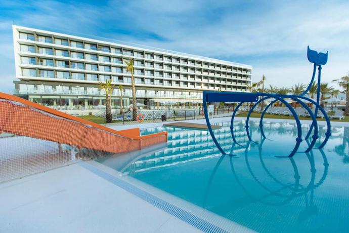 Imagen de la piscina del Hotel ALEGRIA Dos Playas. Foto 21