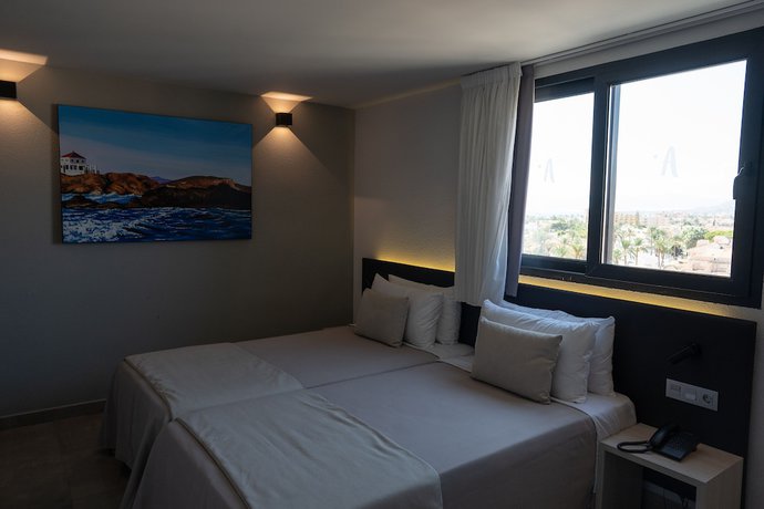 Imagen de la habitación del Hotel ALEGRIA Dos Playas. Foto 9