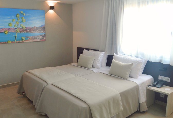Imagen de la habitación del Hotel ALEGRIA Dos Playas. Foto 12