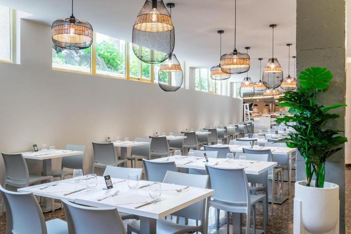 Imagen del bar/restaurante del Hotel ALEGRIA El Mar. Foto 2