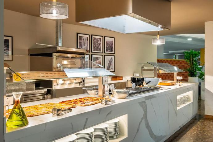 Imagen del bar/restaurante del Hotel ALEGRIA El Mar. Foto 3