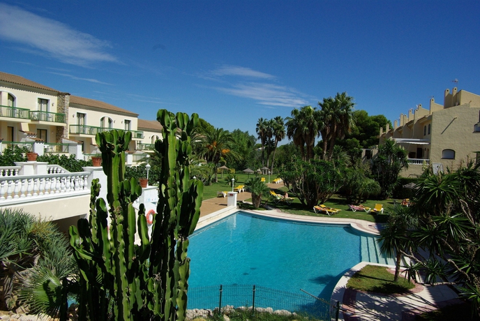 Imagen de la piscina del Hotel ALEGRIA Pino Alto. Foto 13