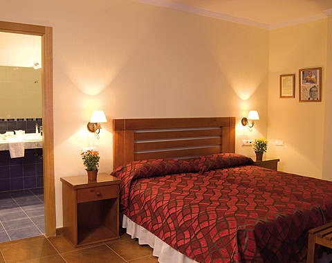 Imagen de la habitación del Hotel ALMAGRO SUITES. Foto 2