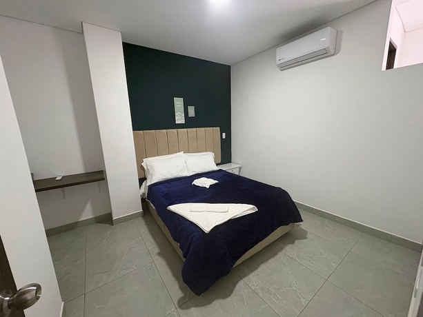 Imagen de la habitación del Hotel ALOJAMIENTOS LA MARTIN. Foto 11