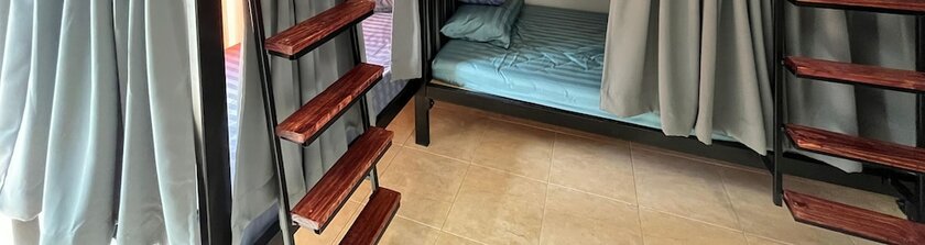 Imagen de la habitación del Hotel ALPHA Hostel CafeandBar. Foto 12