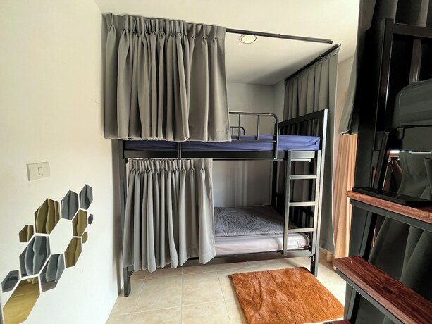 Imagen de la habitación del Hotel ALPHA Hostel CafeandBar. Foto 13