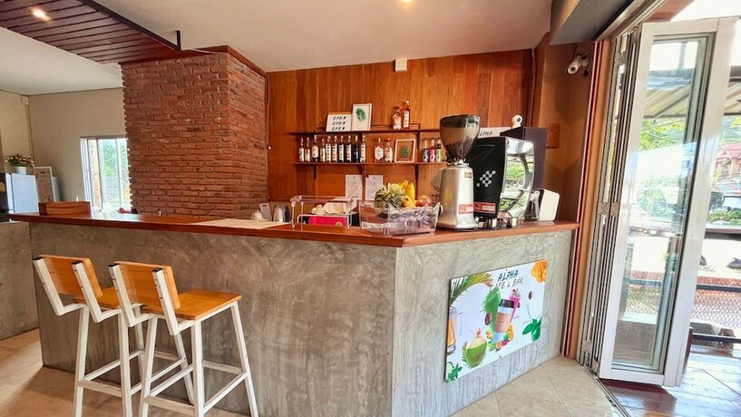 Imagen general del Hotel ALPHA Hostel CafeandBar. Foto 5