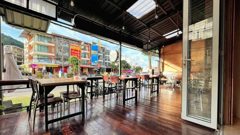 Imagen general del Hotel ALPHA Hostel CafeandBar. Foto 11