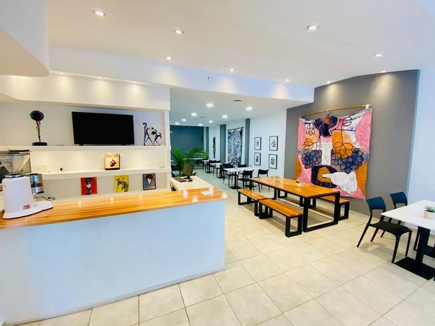 Imagen del bar/restaurante del Hotel ALWA Suites. Foto 1