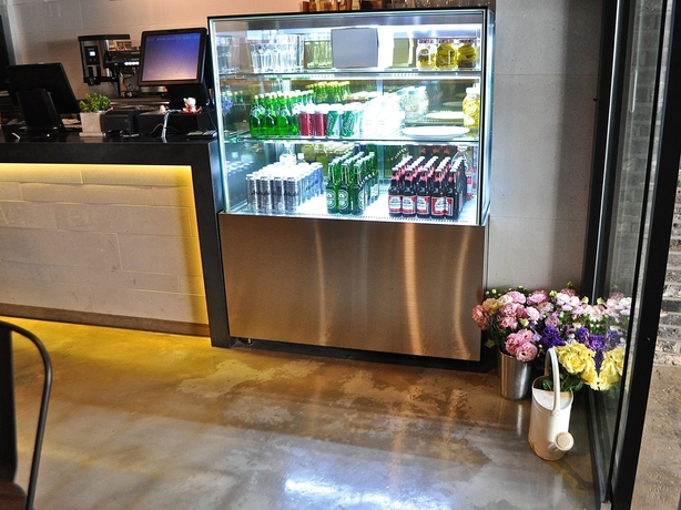 Imagen del bar/restaurante del Hotel AMASS. Foto 2