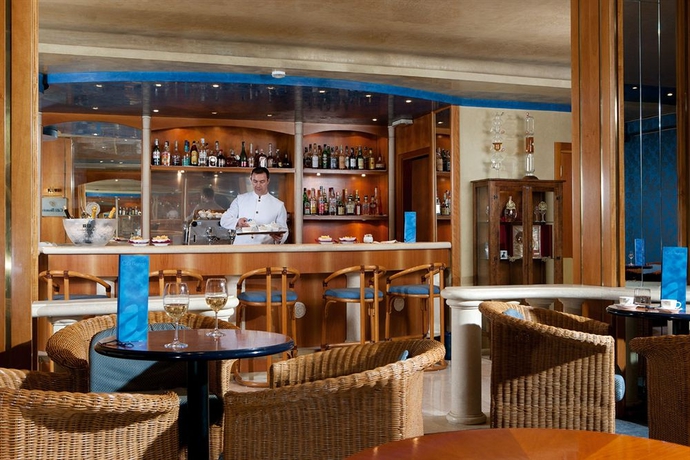 Imagen del bar/restaurante del Hotel AMBASCIATORI, Mestre. Foto 4