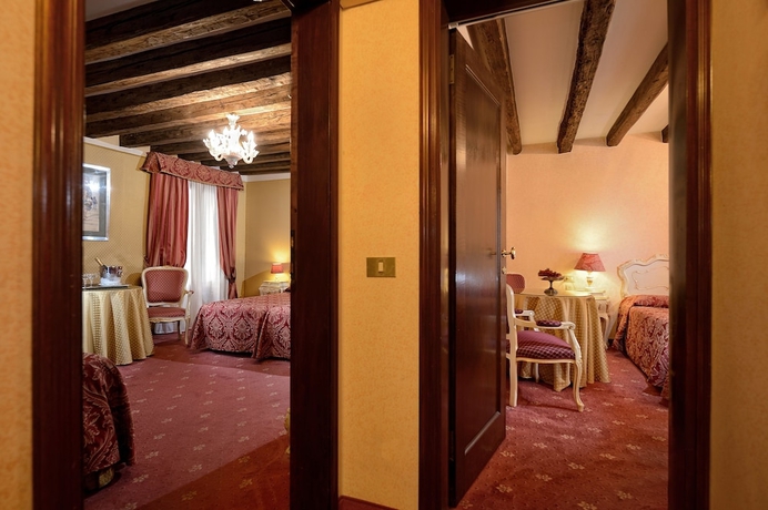 Imagen de la habitación del Hotel AMBASSADOR TRE ROSE. Foto 2