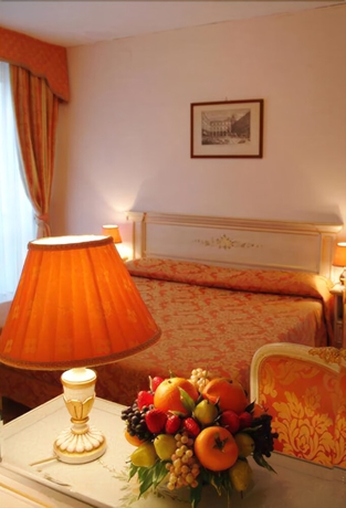 Imagen de la habitación del Hotel AMBASSADOR TRE ROSE. Foto 4