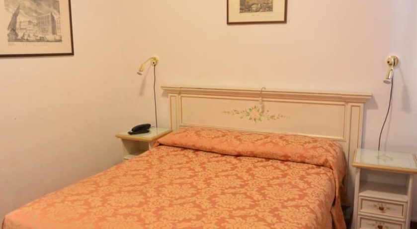 Imagen de la habitación del Hotel AMBASSADOR TRE ROSE. Foto 6