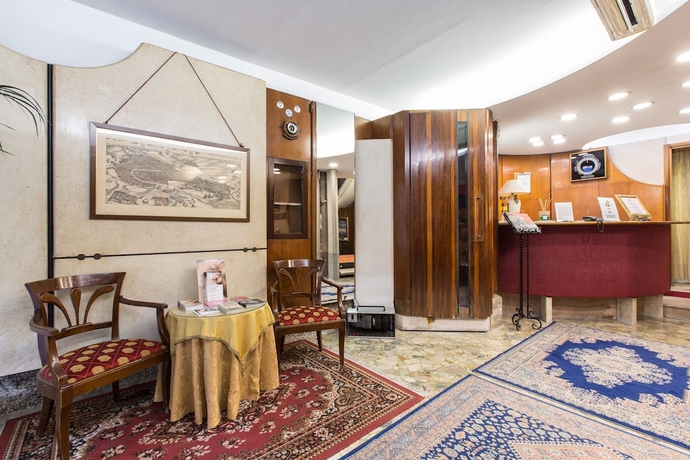 Imagen de los interiores del Hotel AMBASSADOR TRE ROSE. Foto 17