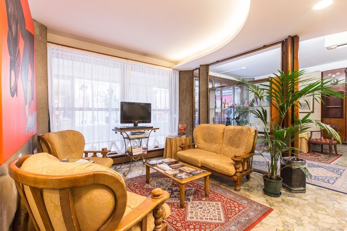 Imagen de los interiores del Hotel AMBASSADOR TRE ROSE. Foto 19