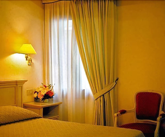 Imagen de la habitación del Hotel AMBASSADOR TRE ROSE. Foto 10