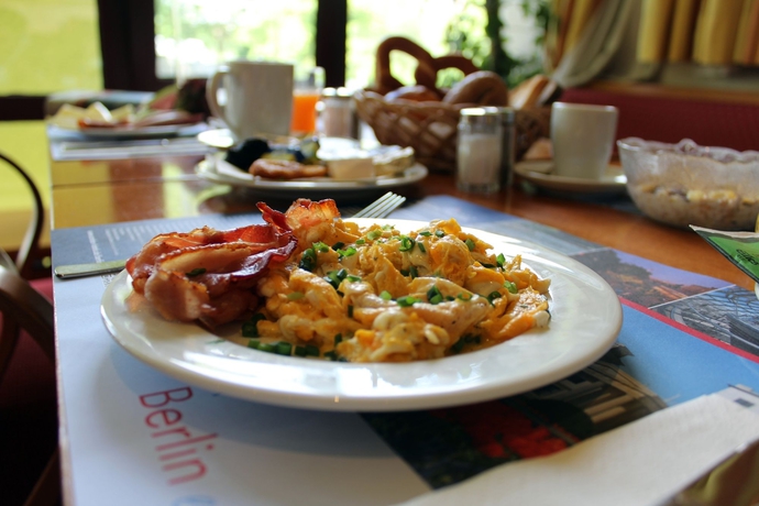 Imagen del bar/restaurante del Hotel AMBER ECONTEL Berlin Charlottenburg. Foto 5