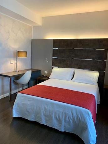 Imagen de la habitación del Hotel AMEDIA Hotel Noventa. Foto 12