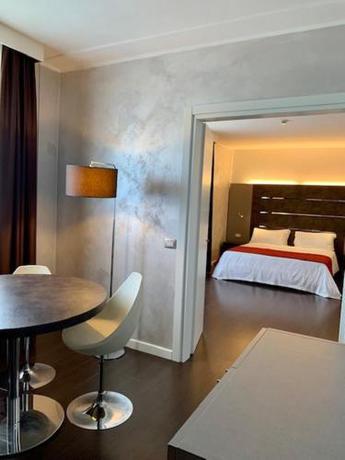 Imagen de la habitación del Hotel AMEDIA Hotel Noventa. Foto 14