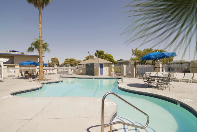 Imagen de la piscina del Hotel AMERICAS BEST VALUE INN. Foto 7