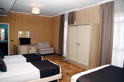 Imagen de la habitación del Hotel AMH Durres. Foto 16