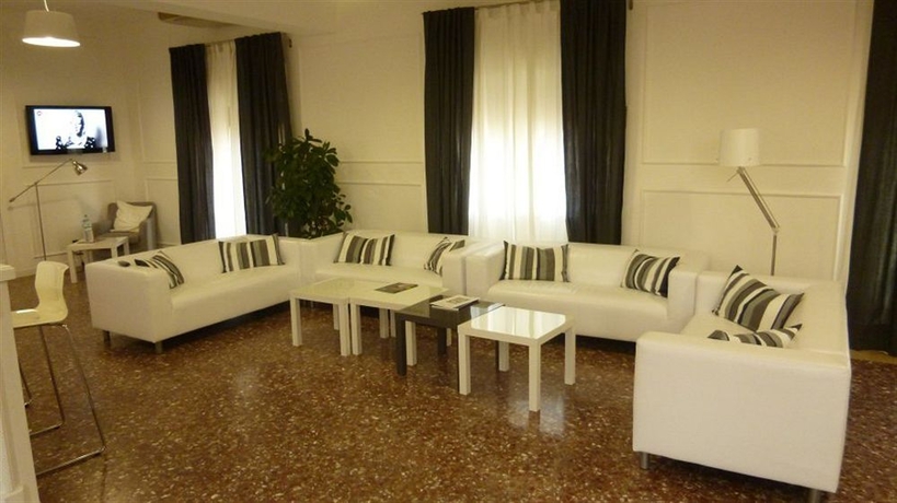 Imagen de los interiores del Hotel AMICI. Foto 10