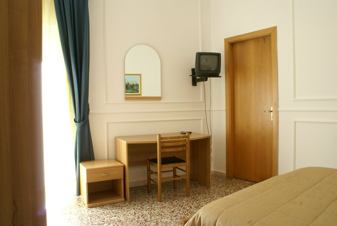 Imagen de la habitación del Hotel AMICI. Foto 2