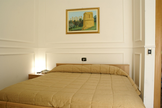 Imagen de la habitación del Hotel AMICI. Foto 4