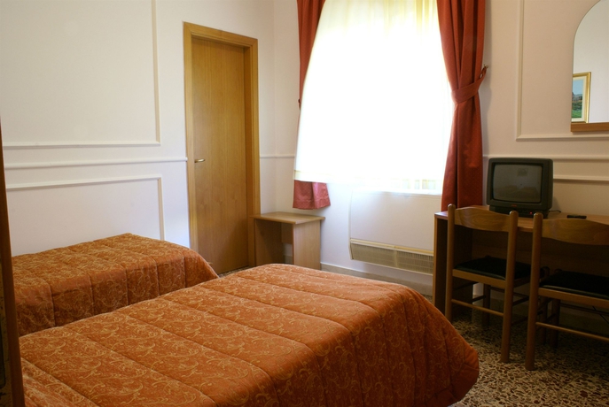 Imagen de la habitación del Hotel AMICI. Foto 7
