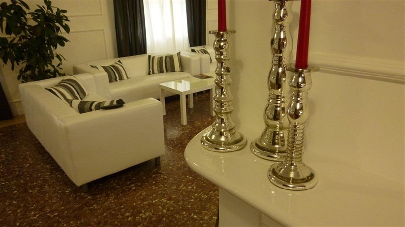 Imagen de los interiores del Hotel AMICI. Foto 13