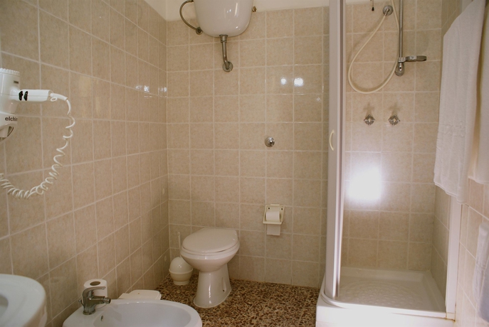 Imagen de la habitación del Hotel AMICI. Foto 9